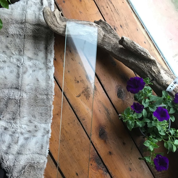 Glass shelving. Open shelving. - Picture 4 of 9